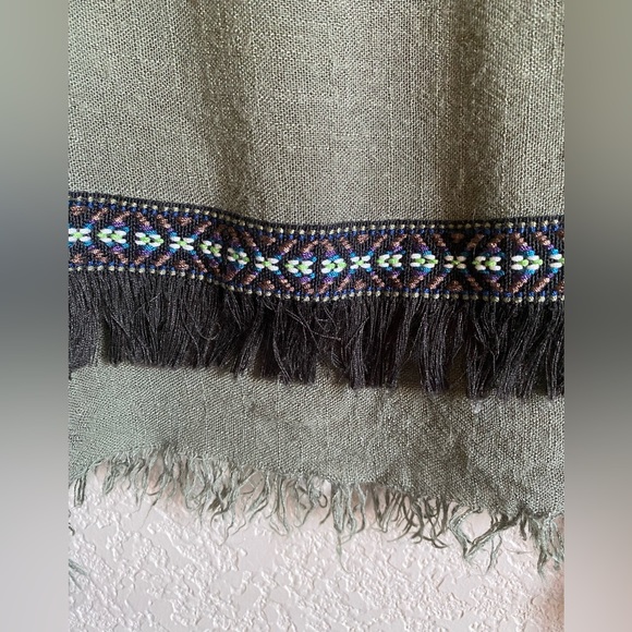 Green Short Sleeve Flowy Shaw/Pullover - Picture 3 of 5